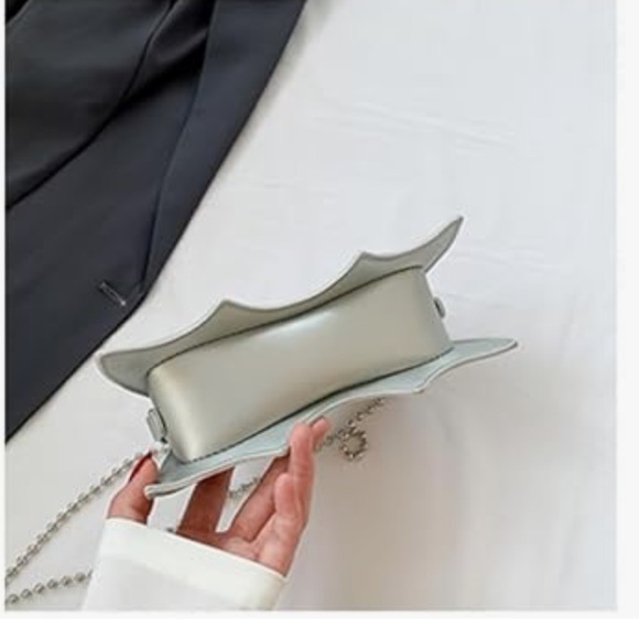 Spider Web Bat-Shaped Clutch new with free gift - Picture 5 of 10